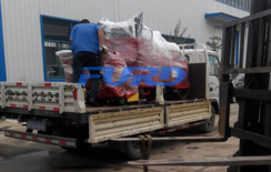 福瑞得機(jī)械座駕壓路機(jī)，路面開槽機(jī)成功裝車及時(shí)發(fā)貨