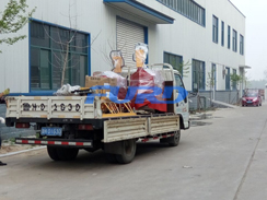 福瑞得機(jī)械手扶壓路機(jī)、框架整平機(jī)已成功裝車(chē)及時(shí)發(fā)貨