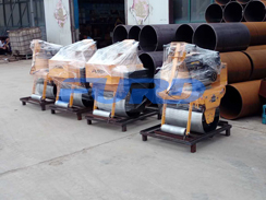 福瑞得機(jī)械5臺(tái)壓路機(jī)，一臺(tái)混凝土整平機(jī)及時(shí)發(fā)貨