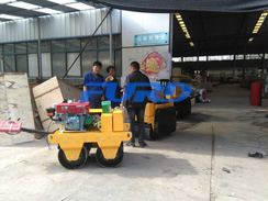 福瑞得機(jī)械手扶雙輪壓路機(jī)，二次結(jié)構(gòu)澆筑泵及時包貨