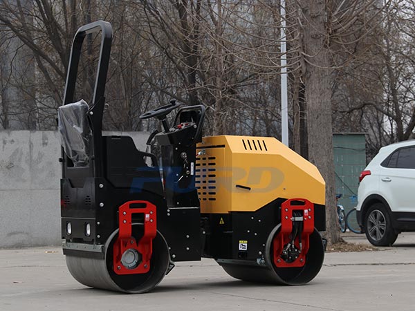 小型壓路機(jī)長(zhǎng)期不使用就能丟下保養(yǎng)嗎？